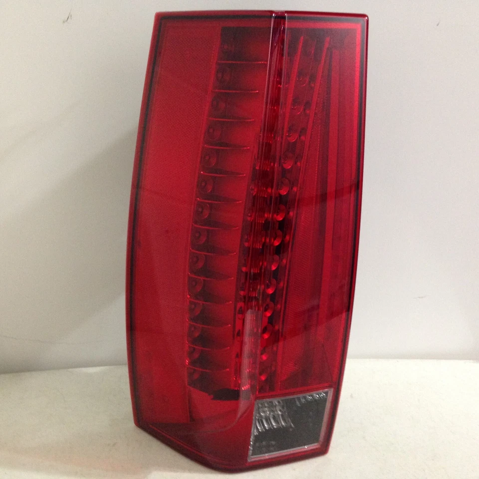 Luz trasera izquierda del conductor 22884387 OEM brillante Cadillac Escalade/ESV 2007-2014 Foto 1 de 4