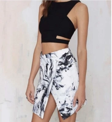 Minifalda Keepsake Just Like Me estampado jaspeado pequeña negra blanca asimétrica Foto 1 de 4