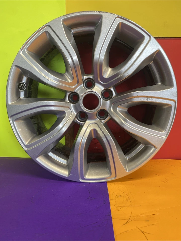 Range Rover Evoque 2016 llanta OEM 18x8 5 radios Foto 1 de 4