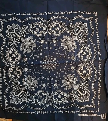 синяя бандана GAP 22 x 22 никогда не использовалась - Изображение 1 из 2