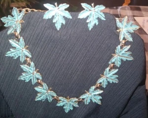 VINTAGE MARIJUANA LEAF NECKLACE+CLIP ON EARRINGS GOLDTONE WEST GERMANY!  - Picture 1 of 11