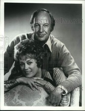 1977 Press Photo Conrad Bain & Rue McClanahan on "Maude" CBS Series - pip12216