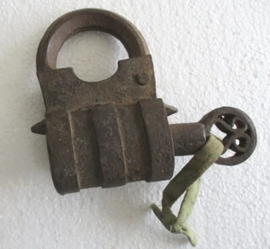 Antique iron Padlock with screw Key rare and unusual - Picture 1 of 10