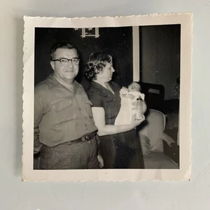 Foto real fotografía vintage de hombre de familia mujer bebé - Imagen 1 de 2