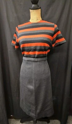 Traje falda de lana a rayas rojas grises sin marca de colección (top, falda, cárdigan) talla XS  Foto 1 de 4