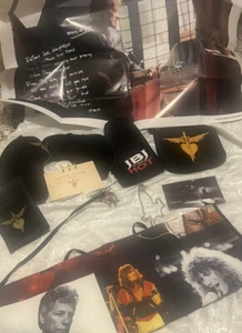 JBJ Experience Travel Pillow Bon Jovi Necklace Poster Oven Mitt Apron Patch Book - Bild 1 von 22