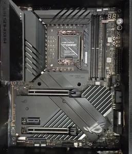 Asus ROG MAXIMUS Z690 APEX - Imagen 1 de 1