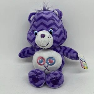 8" CUIDADO OSOS COMPARTIR OSO CHEVRON DIVERTIDO PELUCHE PÚRPURA PELUCHE JUGUETE NUEVO CON ETIQUETA - Imagen 1 de 10
