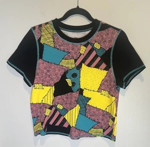 Tim Burton’s The Nightmare Before Christmas Sally Patchwork T-Shirt - Größe M Neu mit Etikett - Bild 1 von 6