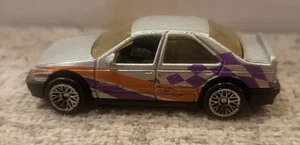 1990 Hot Wheels Peugeot 405 diecast car - Picture 1 of 6