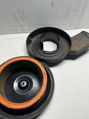 1989 - 1994 CHEVROLET GMC VAN G10 G15 G20 AIR CLEANER TBI TOP & BOTTOM Oem - Image 1 of 4