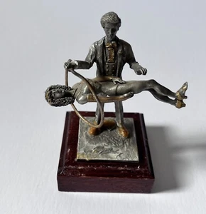 Ray Bradbury Zinn Skulptur - Der Magier und die schwebende Frau - Bild 1 von 3