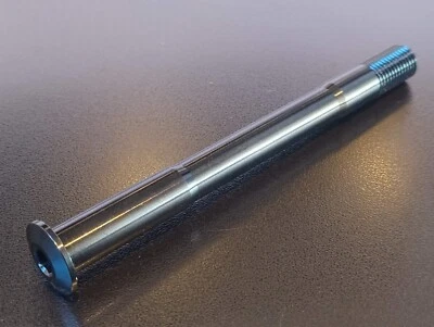 135mm x 12mm x 1.5mm Bike Thru Axle - Image 1 of 4