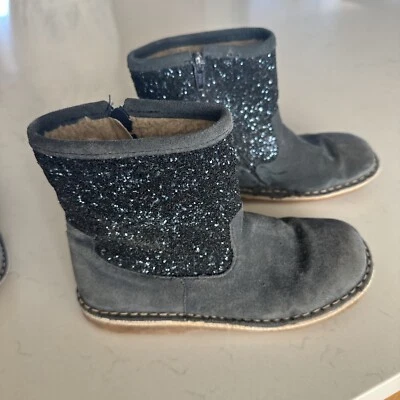 Botas femininas mini Boden camurça azul marinho glitter tamanho 34 - Imagem 1 de 4