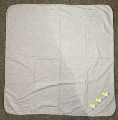 Manta de recepción de bebé Lisa Jackson patos azul a cuadros botones de animales de granja Foto 1 de 4