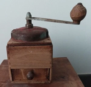 Old coffee grinder wood and metal in its juice - Picture 1 of 10