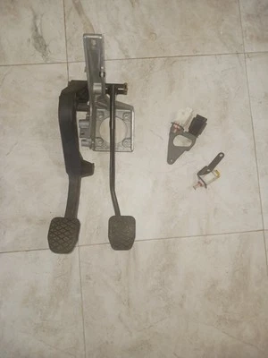 BMW E36 Manual Transmission Clutch/Brake Pedal Assembly - Image 1 of 4