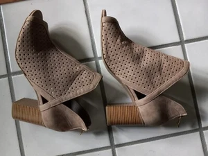 A.N.A. Women's Peep Toe Block Heels Zip-Up Light Brown Faux Suede Shoes size 8.5 - Picture 1 of 5