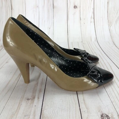 Moschino Cheap & Chic Bow High Heels Taupe Black Patent Leather Womens Size 37 - Image 1 of 4
