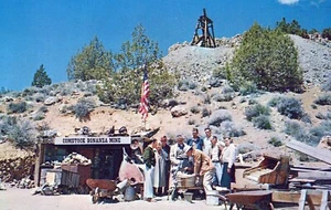 Cartolina oro De La Mare's Fabulous Comstock Bonanza miniera Nevada panoramica - Foto 1 di 2