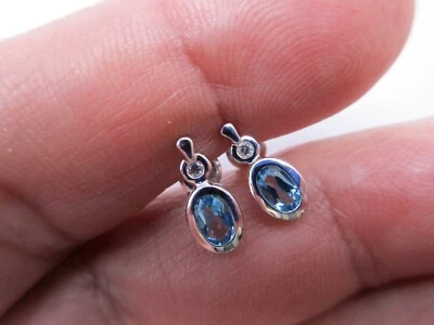 Pendiente de diamantes y aguamarina de oro de 14 quilates diamante = 0,06 F-VS2 Aqua = valor de 1,00 = $5.750 Foto 1 de 4