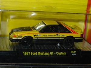 M2 MASCHINEN 1987 FORD MUSTANG GT FOXBODY MUSCLE CAR - gelb. Neu in Verpackung - Bild 1 von 2