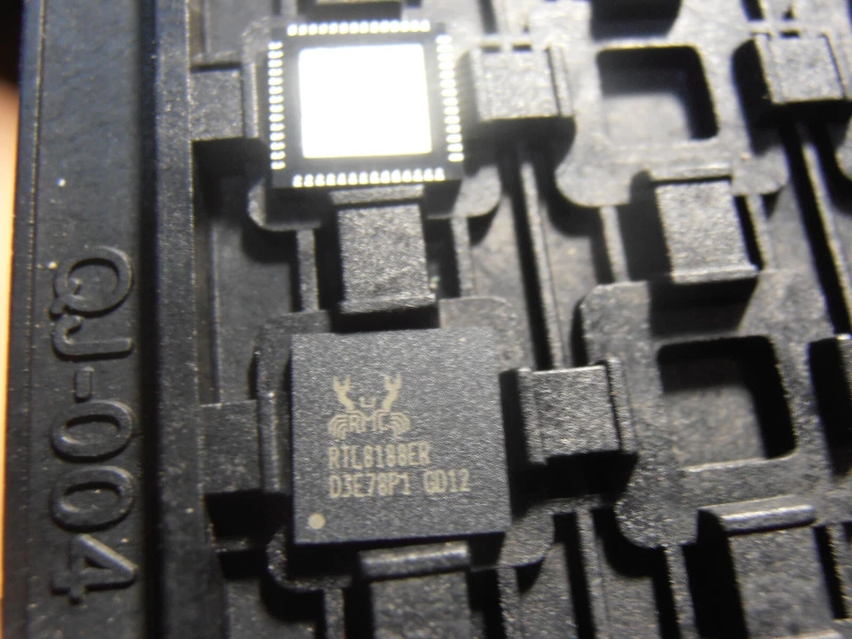 2X RTL8188ER  SINGLE-CHIP IEEE 802.11b/g/n 1T1R WLAN.  QFN56  Realtek - Image 1 of 1