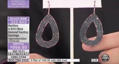 Pendientes lágrima diamantes azules Rarities by Carol Brody y gafas de sol Prada. Foto 1 de 4