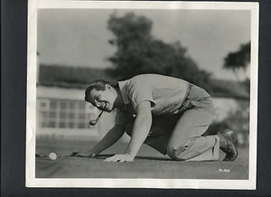 ROBERT CUMMINGS SPIELEN GOLF CANDID - 1939 DREI INTELLIGENTE MÄDCHEN WACHSEN AUF - Bild 1 von 2