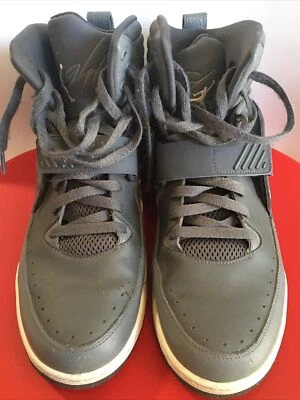Talla 13 - Nike Air Jordan FLIGHT. Zapatillas de baloncesto grises. Limpio. Foto 1 de 4