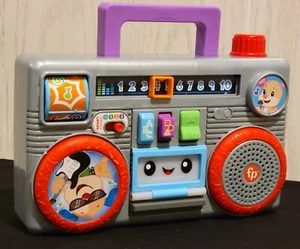 Fisher-Price Ridi e Impara Boombox occupato luci suoni e canzoni 6-36 mesi - Foto 1 di 4