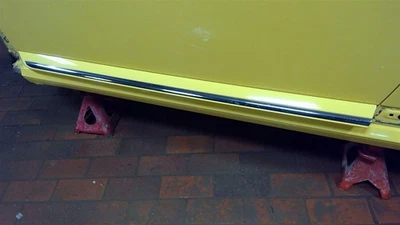 Moldura cromada inferior delantera del conductor amarilla para escarabajo 12-19 114747 Foto 1 de 4