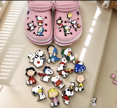 12x Peanuts Schuhanhänger Sandale Shoes Charms Clogs Schuhschmuck Set Snoopy Neu - Bild 1 von 4