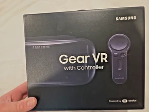 SAMSUNG Gear VR with Controller Open Box - Picture 1 of 10