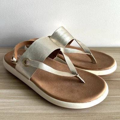 Softwalk Joliet 女式凉鞋 10.5N 窄金色金属舒适皮革丁字裤 — 第 1/4 张图片