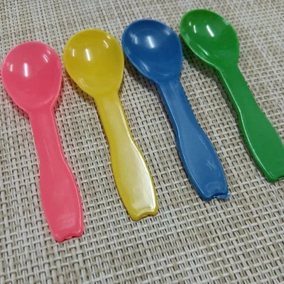 1 set of 4PCS SPOON PLASTIC - Image 1 of 4