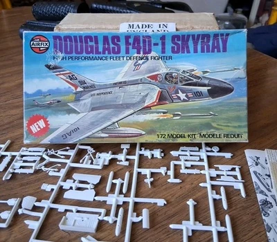 DOUGLAS F4D-1 SKYRAY Defense Fighter Jet 1:72 Scale Model Kit 3027 Airfix - Image 1 of 4