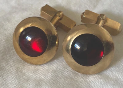 Piedra Lucite roja Swank vintage de los años 40 con ancho 10k Rgb.  Gemelos redondos con borde Foto 1 de 3