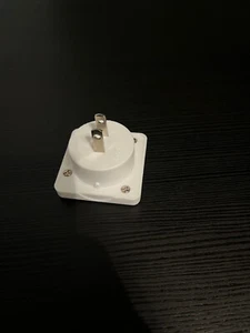 UK to USA adaptor plug (not voltage converter) - Picture 1 of 3