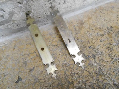 Paire de plaques de Porte Vintage en Laiton forme Lys - Photo 1/4