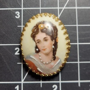 VINTAGE FLORENZA LIMOGES MADE IN FRANCE CAMEO BROOCH - Picture 1 of 2