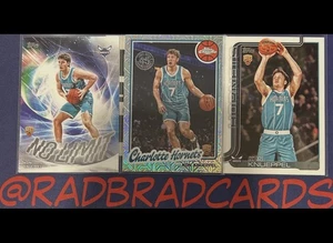 Lote de 3 tarjetas de novato NBA de baloncesto Charlotte Hornets 25-26 Topps Kon Knueppel como nuevas - Imagen 1 de 1