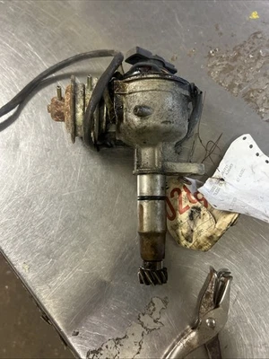 1986–89 Hyundai XL distributor manual transmission - Image 1 of 4