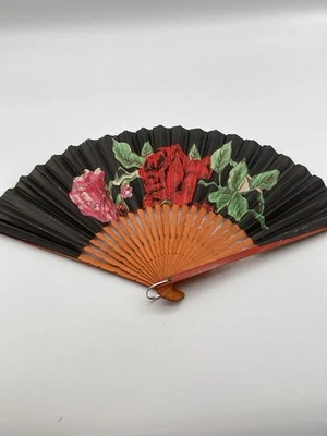 Papel abanico decorativo floral pintado a mano vintage con radios de madera Foto 1 de 4