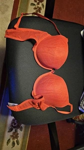 Gebrauchter Vintage Vassarette BH 75-358 rot Satinbesatz Bügel gefüttert Gr. 38C - Bild 1 von 4