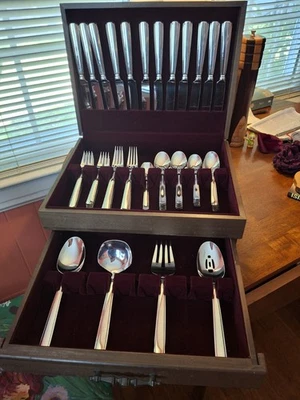 Oneida RENDITION Flatware Slvpt Service 12 W Serving Pcs 1998 USA Excell - Image 1 of 4