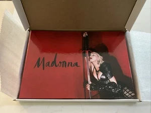Libro álbum conmemorativo VIP de Madonna Rebel Heart Tour 2015 certificado de autenticidad nuevo en caja - Imagen 1 de 11