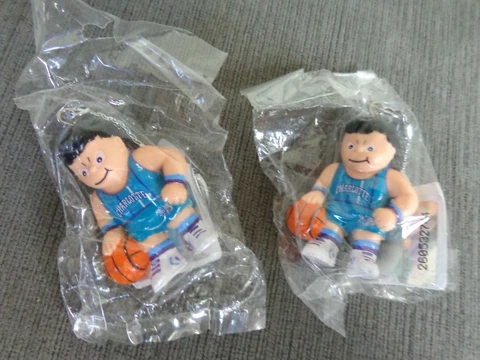 VINTAGE NBA Charlotte Hornets  L'IL Brat Basketball Players KEYCHAINS 2 Pc. LOT Cover