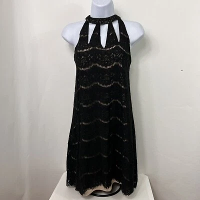 Love, Fire 连衣裙女式中号黑色蕾丝无袖膝上锁眼领 — 第 1/4 张图片