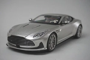Coche modelo plateado XiaoGuang MODELO 8241221S 1/18 Aston Martin DB12 2024 - Imagen 1 de 10